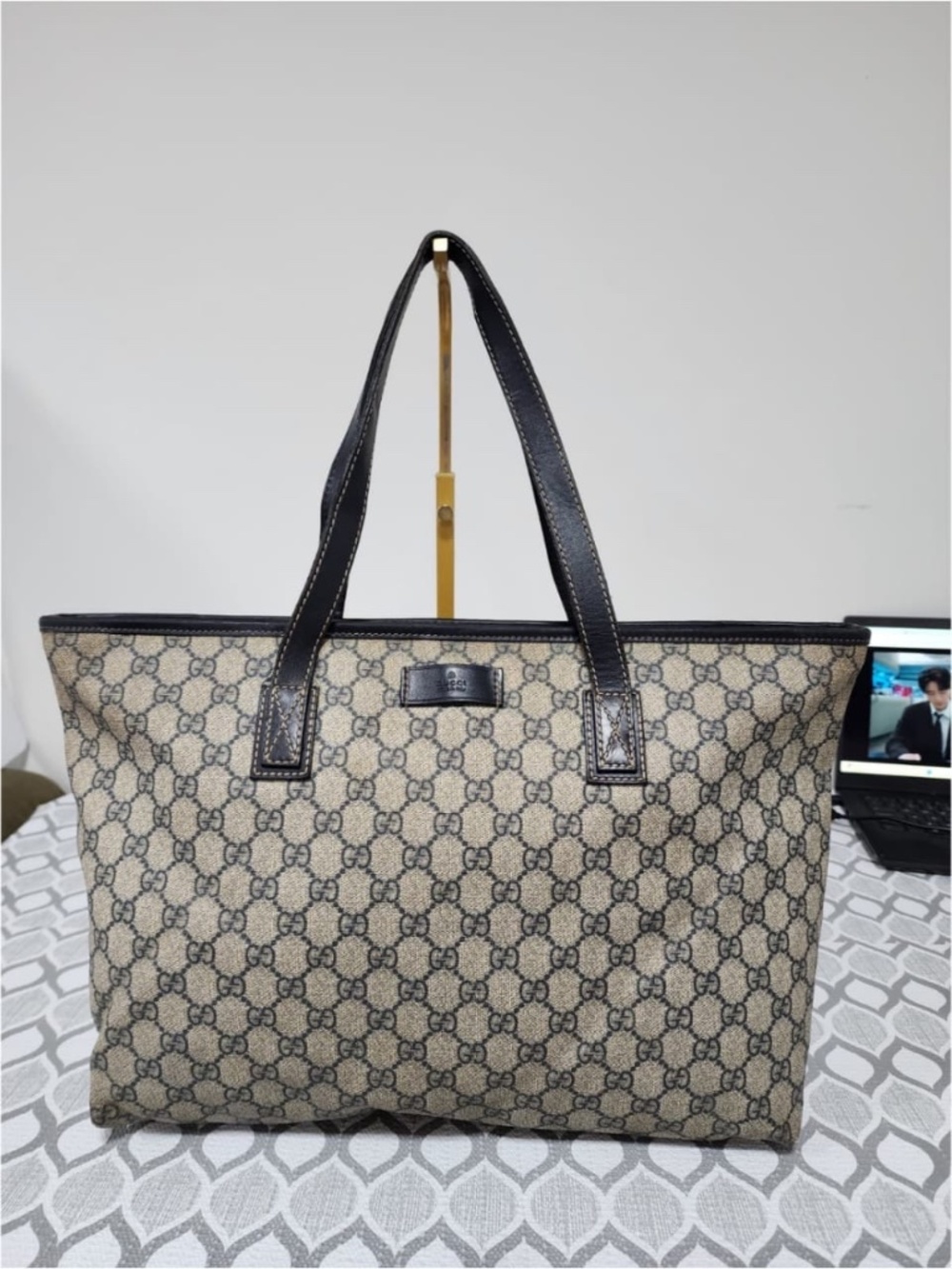 Authentic Gucci Medium GG Supreme Joy Tote Bag Grey/Deep Navy Blue